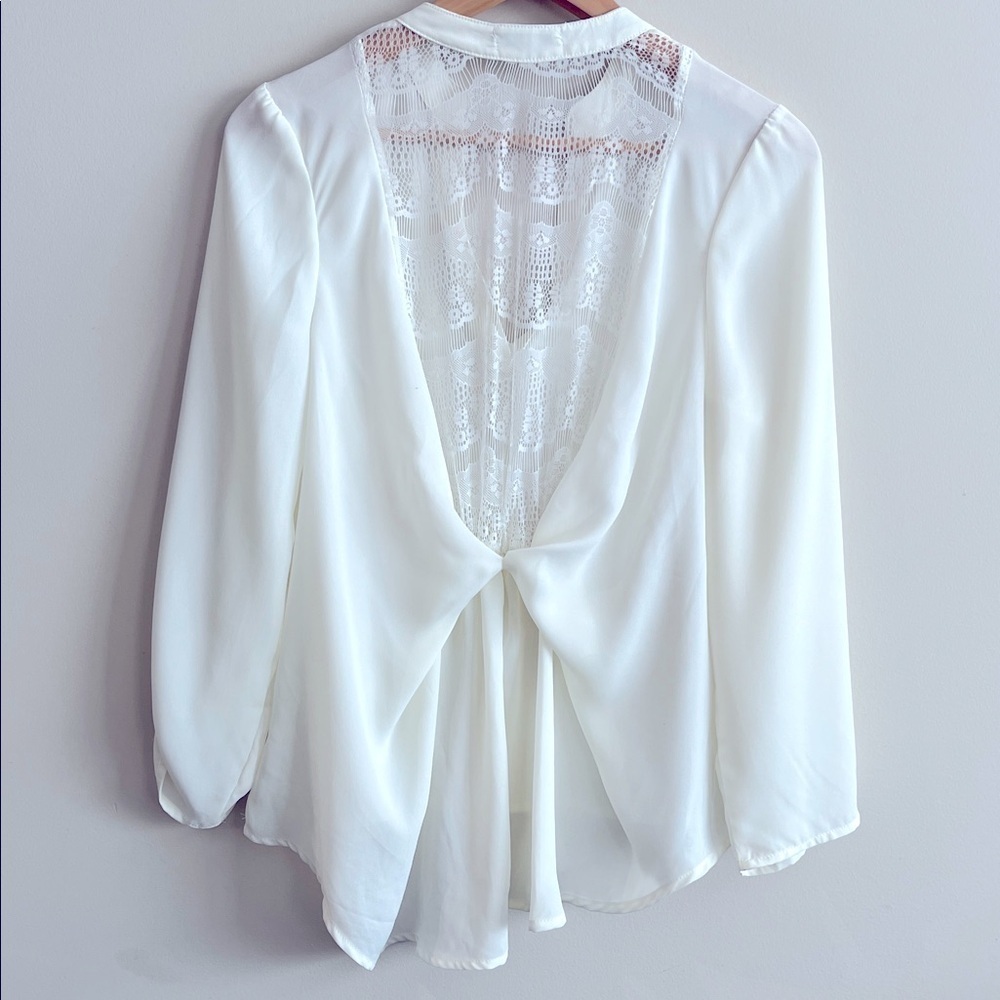 Charlotte Russe Size Medium Ivory Hi Lo Lace Back V Neck Blouse - Picture 6 of 8
